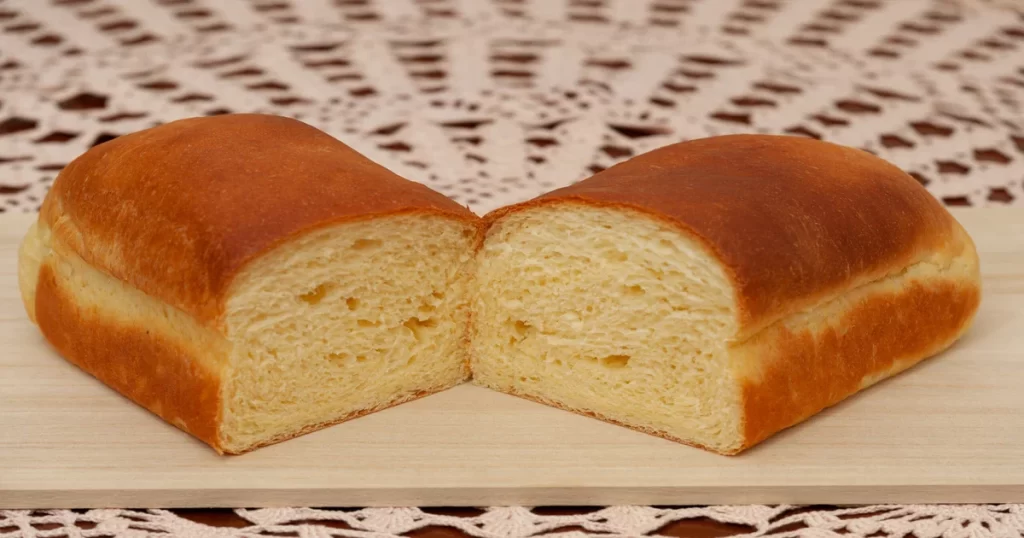 O Pão de Liquidificador que não precisa nem sovar; é fofinho, delicioso e muito fácil de fazer. Confira.